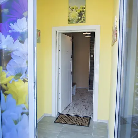 Flower Home 1 Apartment