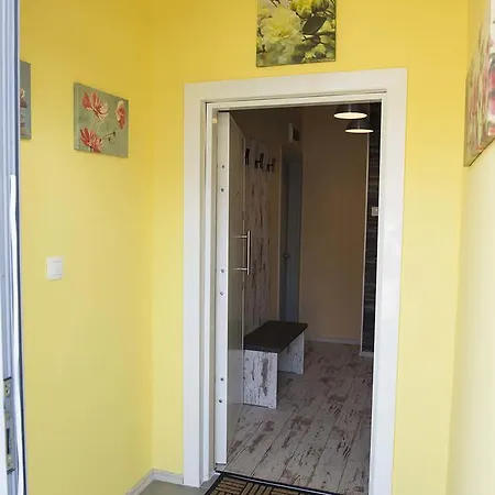 Flower Home 1 Apartment